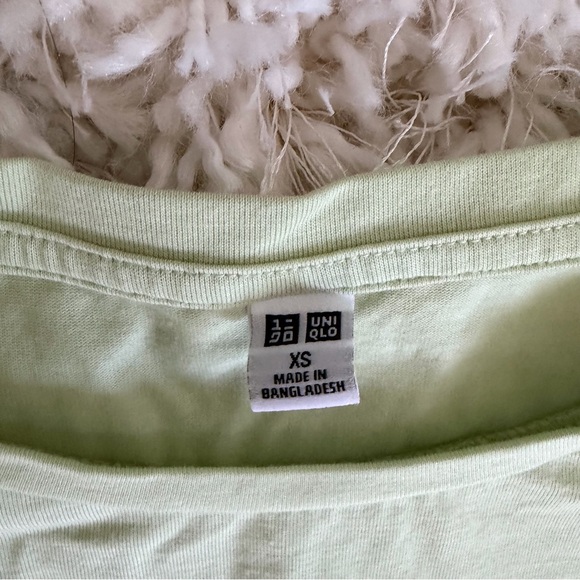 Uniqlo AIRism XS Drape T-Shirt - Picture 3 of 3